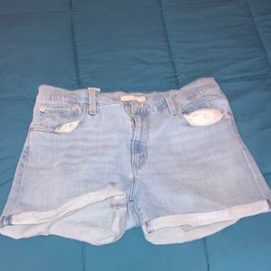 Levi’s mid rise shorts